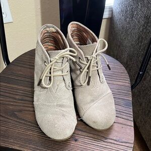 Toms Light Tan Lace-Up Shoes